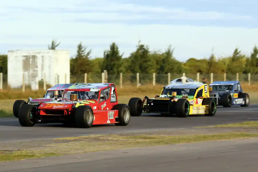 Romero y Delcausse mandan en  TC del Litoral y Citroën Competición