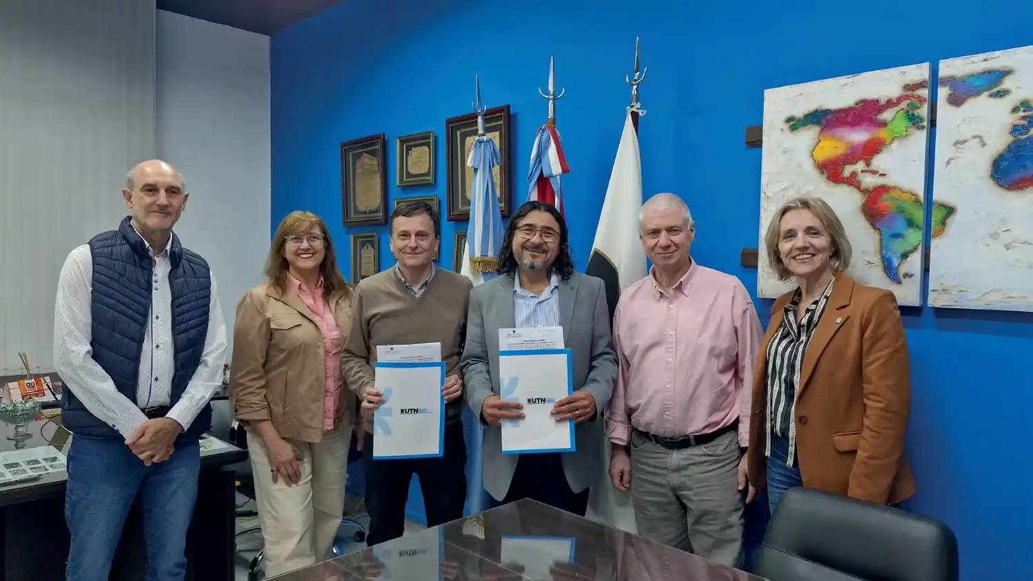 El CES firmó un convenio con la universidad.
