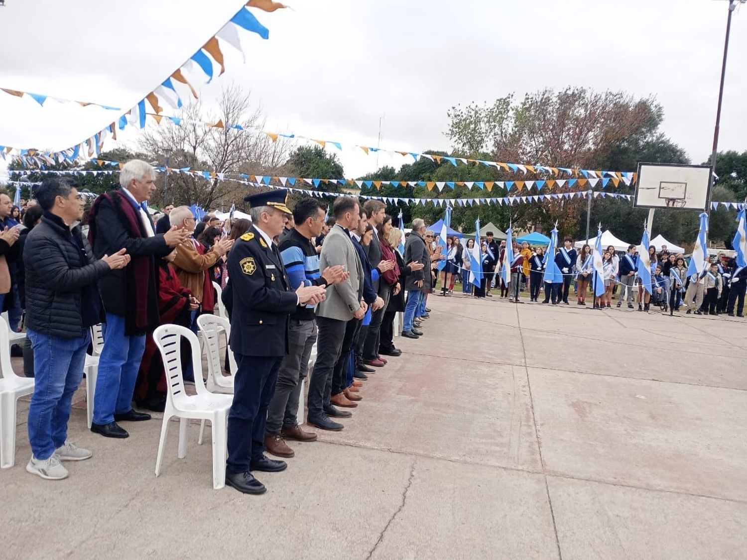 Acto 25 3