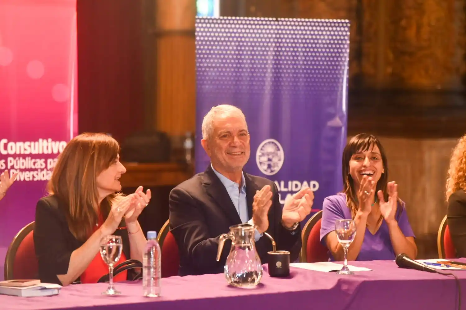 El acto se llevó a cabo en el Salón Dorado de la Municipalidad.