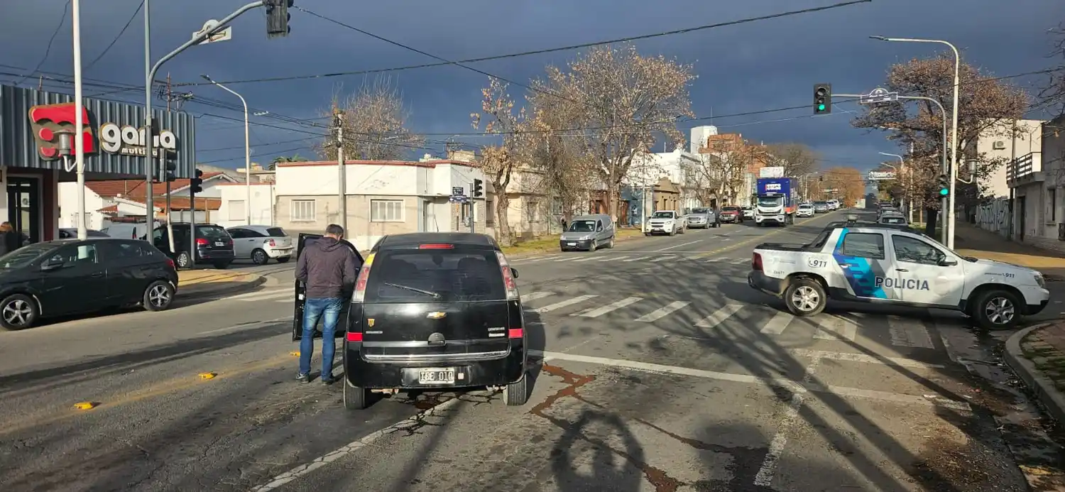 El accidente ocurrió en la esquina de Roca y Marconi.