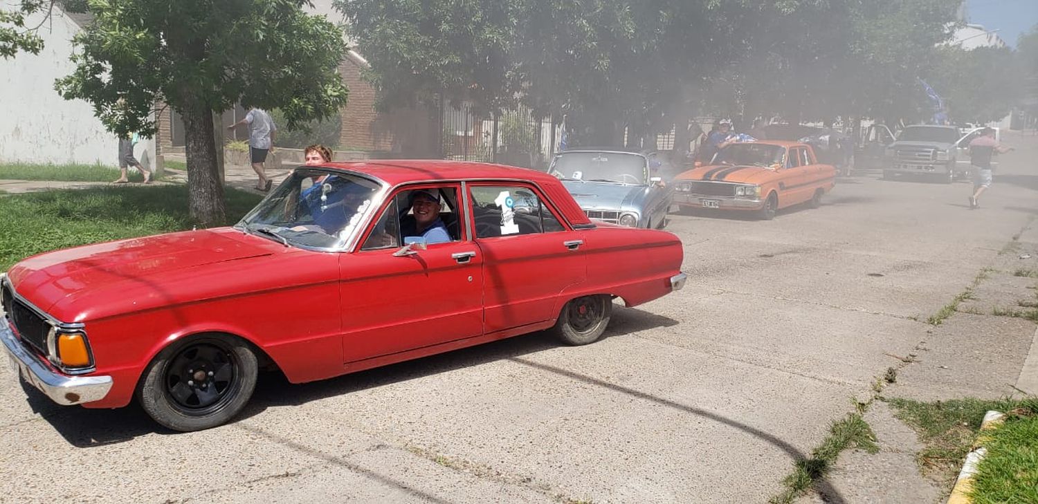 VIDEO: Los fans de Ford quemaron gomas en Crespo