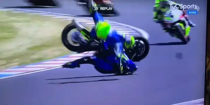 SuperBike: Durísima caída del sampedrino Federico Fernández