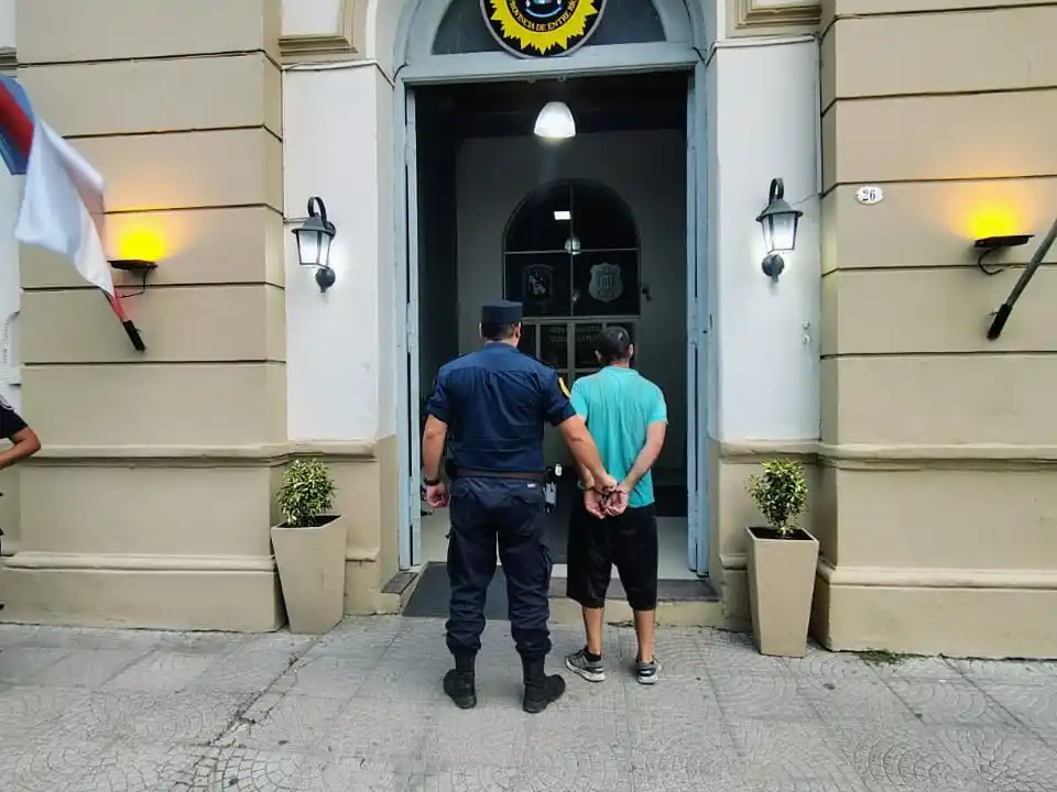 Persiguieron y atraparon a un hombre que intentaba robar una estancia sobre la vieja ruta 42