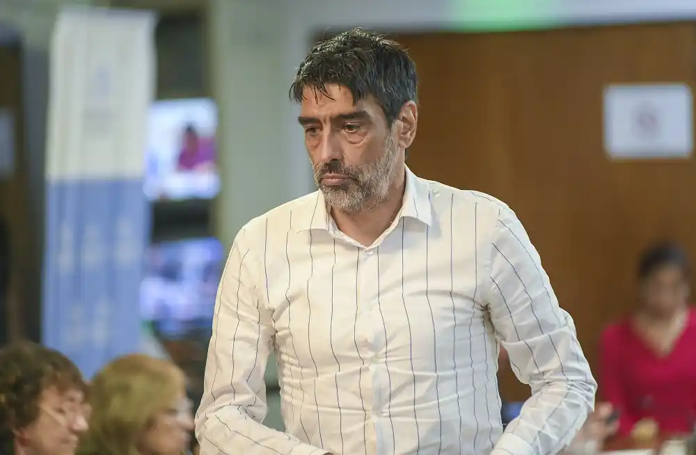 El oficialismo levantó una reunión en medio del escándalo por espionaje ilegal