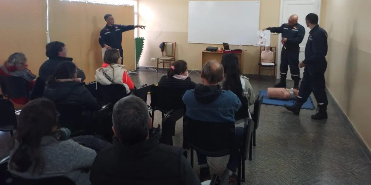 Bomberos Voluntarios dieron una charla sobre RCP y DEA