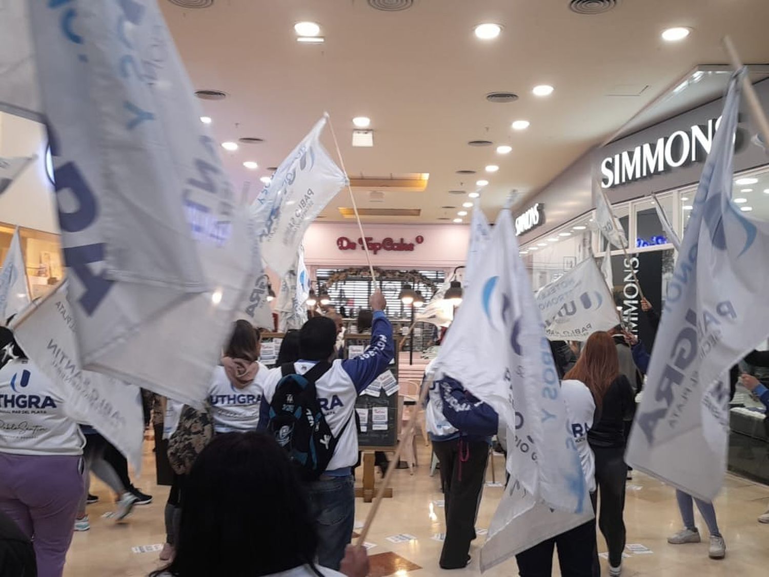 UTHGRA Mar del Plata repudia despidos en De Top Cake y exige reincorporaciones inmediatas