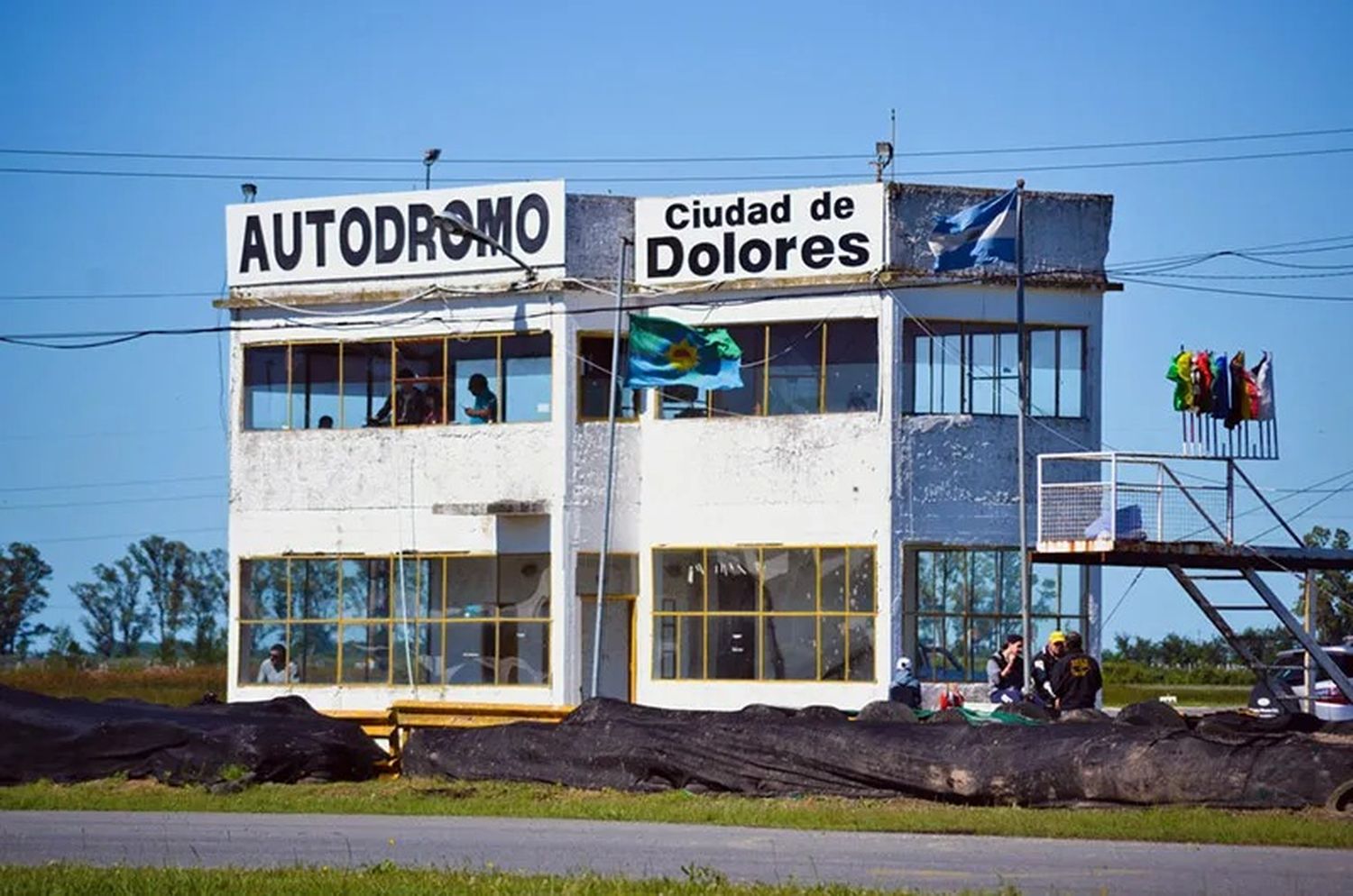 Desmantelaron las instalaciones del autódromo de Dolores: durante el saqueo, los delincuentes provocaron un incendio