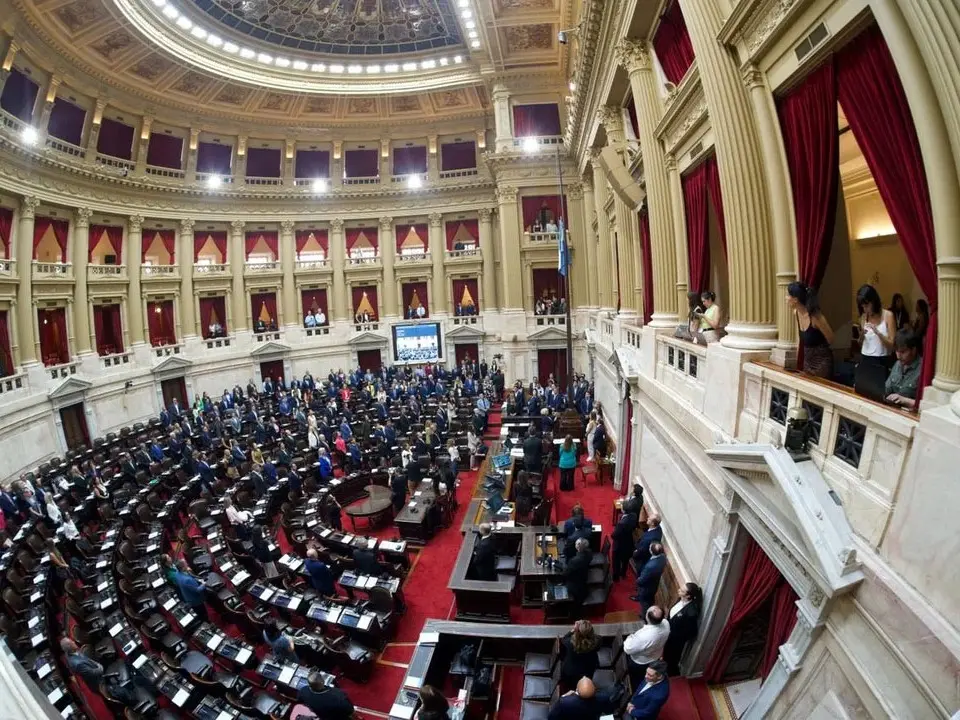 La motosierra llegó a la Cámara de Diputados: abren retiros voluntarios para los empleados