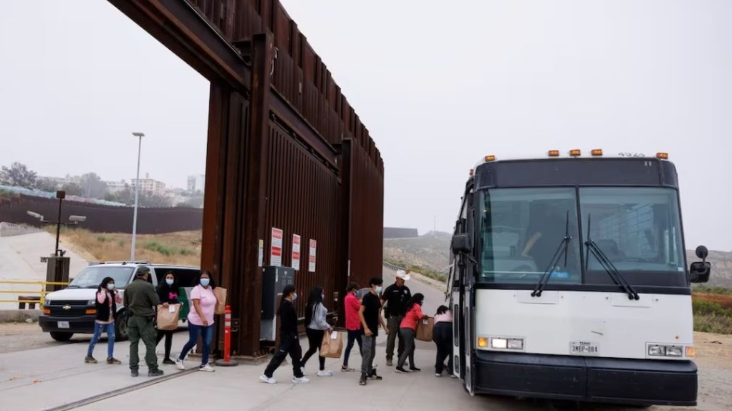 MIGRANTES MARCAN LA MILLA a EE.UU. antes del nuevo gobierno (+Video)