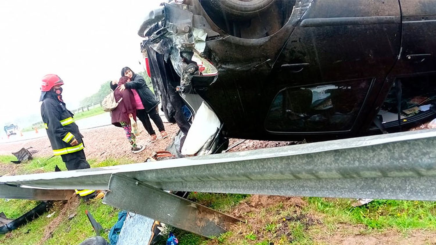 Lluvia, despiste y vuelco en la Ruta Nacional 12: hospitalizaron a dos mujeres