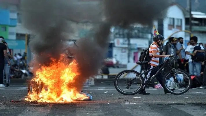 SIGUEN ENFRENTAMIENTOS EN COLOMBIA: un muerto y 15 heridos en protestas en Valle del Cauca