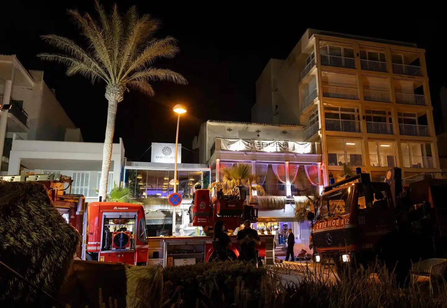 Se trata de un edificio de dos plantas. Está ubicado en una zona turística de la ciudad de Palma de Mallorca.