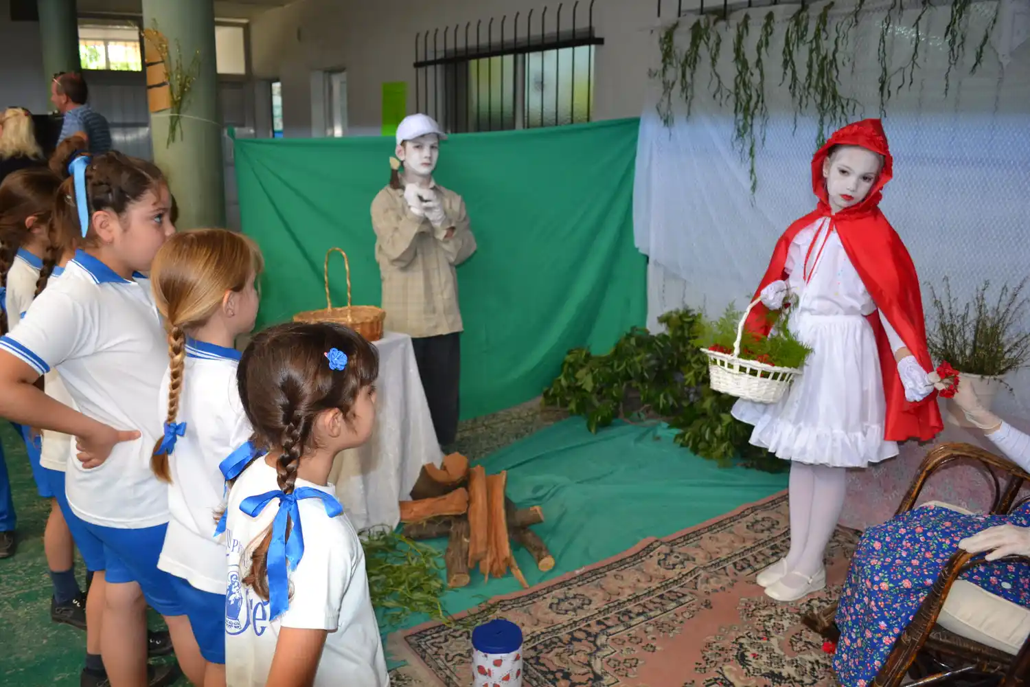 Estatuas vivientes solidarias a beneficio del Hogar de Ancianos