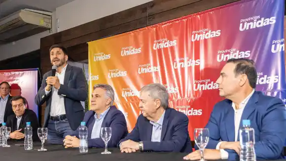 Pullaro se reunió con gobernadores en Córdoba y afirmó que el futuro de Argentina "vendrá del interior productivo"