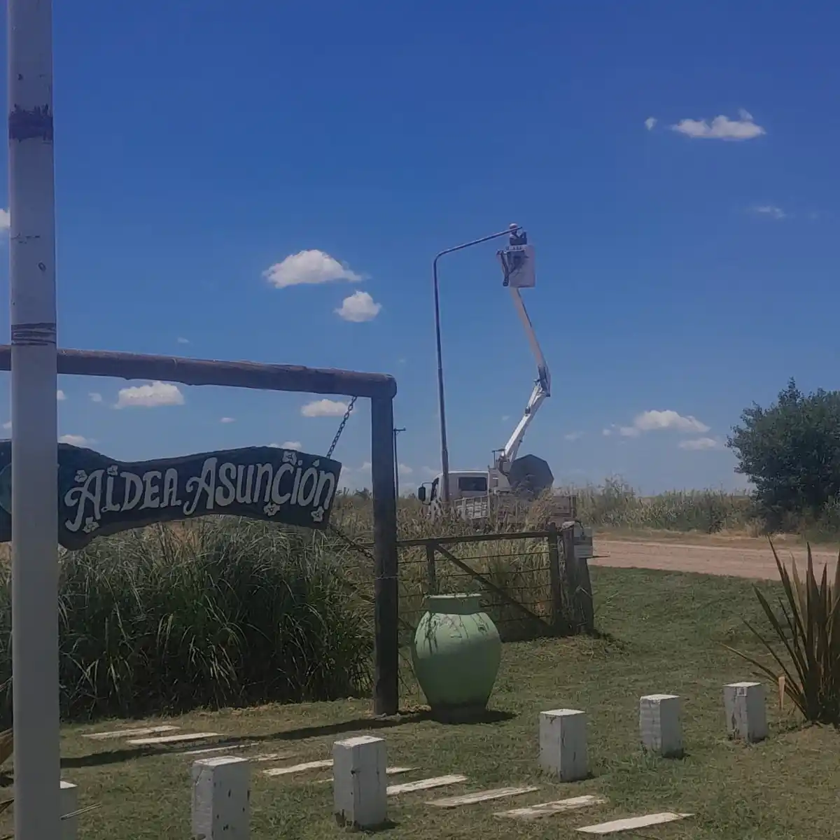 Aldea Asunción firmó un convenio con Vialidad para el mantenimiento de luminarias del acceso