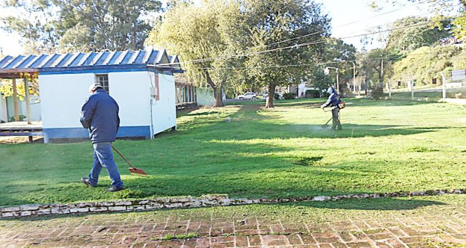Tareas de mantenimiento  para reabrir el Balneario