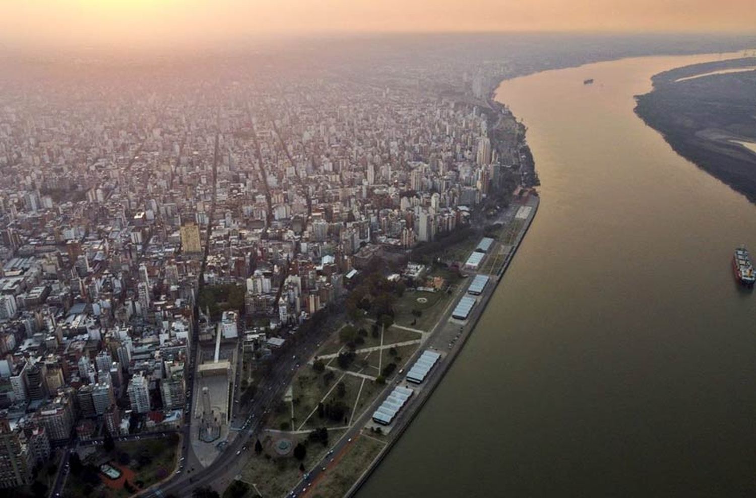 Federico Padin, el joven que revoluciona las redes con impactantes fotos aéreas de Rosario