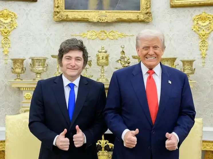 Javier Milei y Donald Trump en el Salón Oval, (Casa Blanca, Washington)