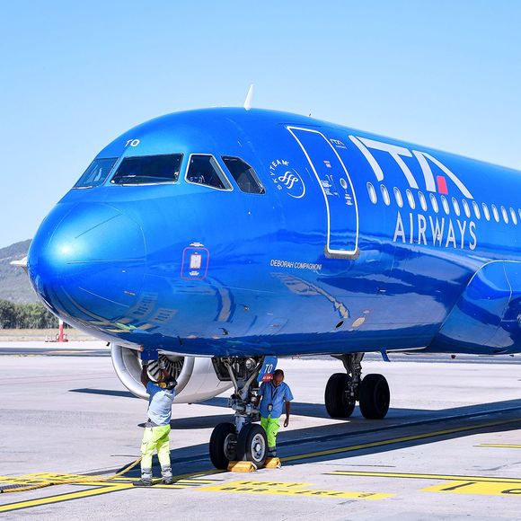 ITA inaugurates flights between Genoa and Alghero
