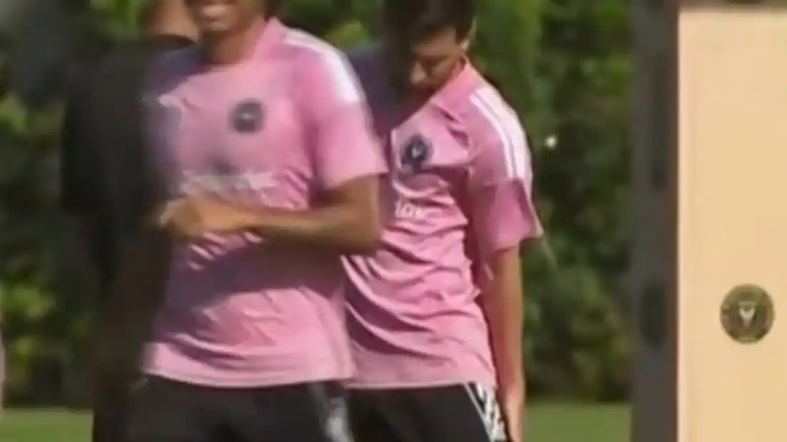 Messi sintió una molestia en el entrenamiento y es duda para el partido con Porto