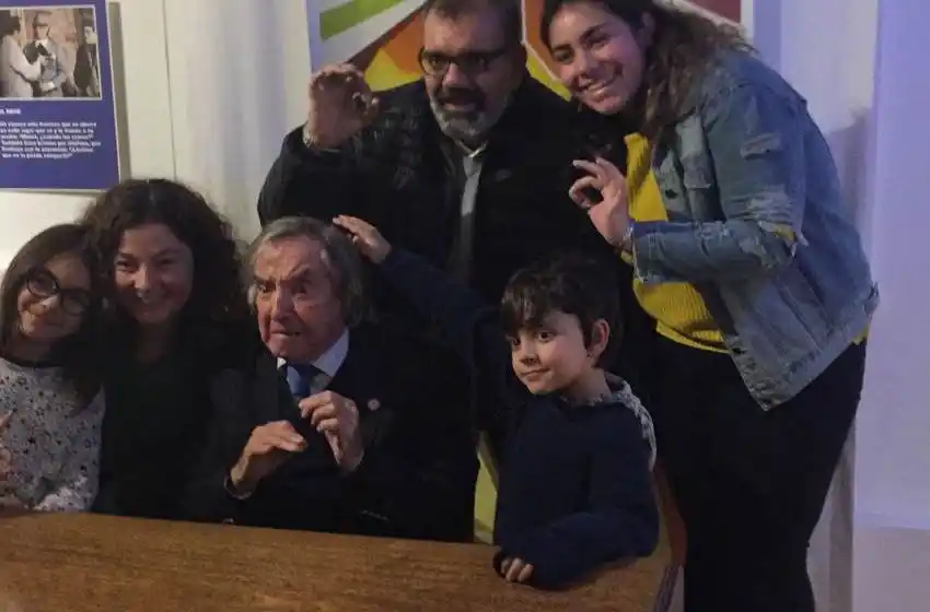 Carlitos Balá recorrió la muestra que lo homenajea en el Castagnino