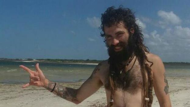 Allanamiento en Pueblo Belgrano para buscar a Santiago Maldonado