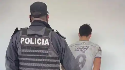 Un joven fue detenido luego de robar herramientas y una mochila