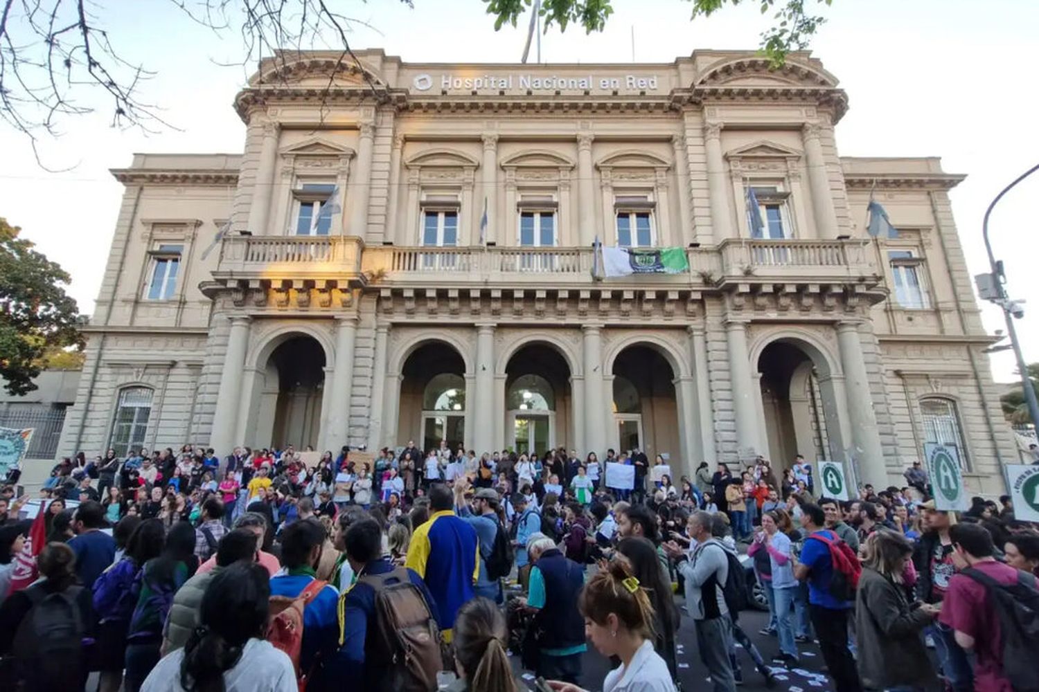 El gobierno ahora aseguró que el Hospital Bonaparte no se cerrará, pero será reestructurado
