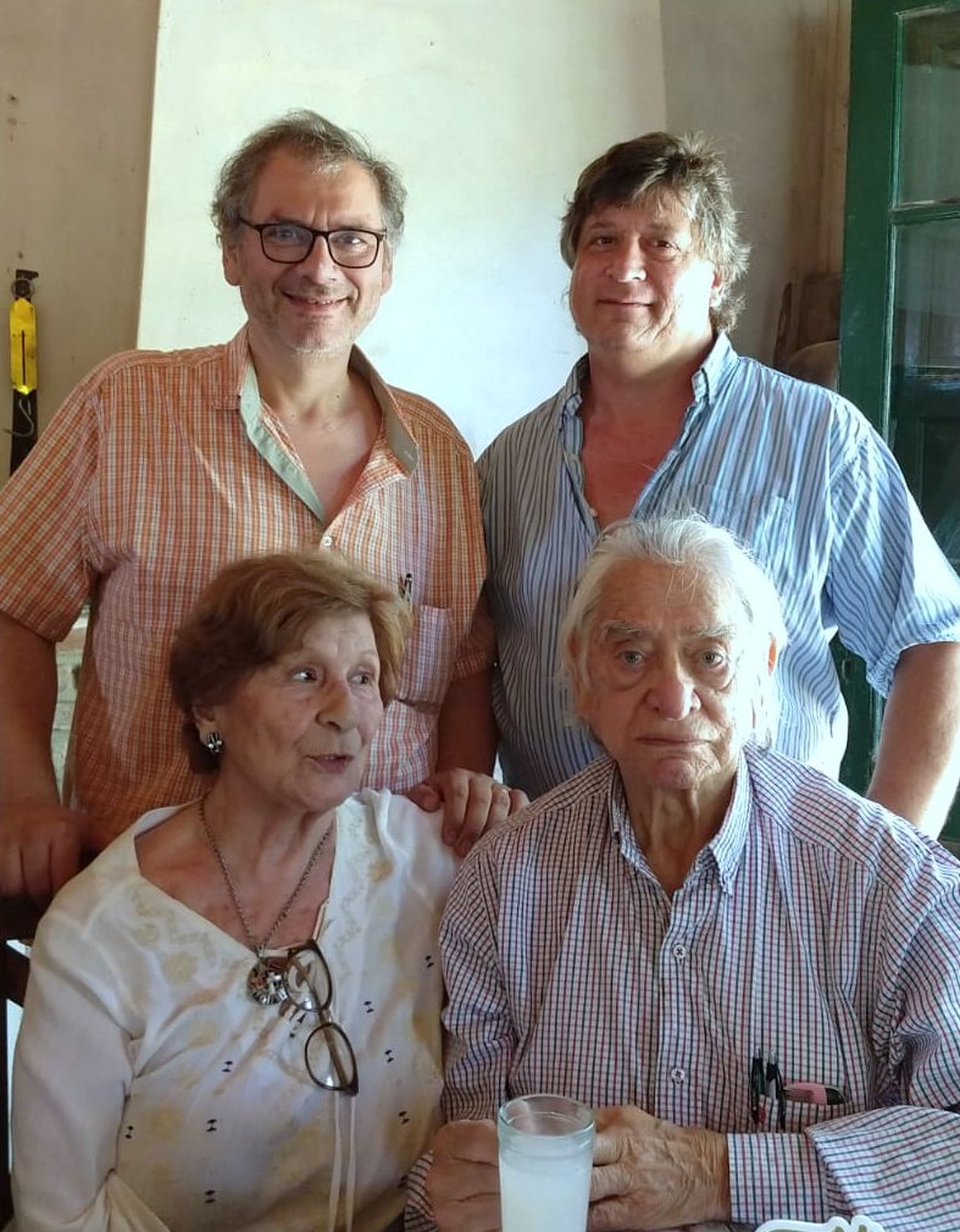 Elsa, Eise y sus hijos, Marcelo y Eisito-