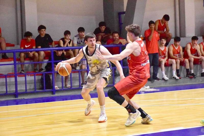 Sol de América le ganó a
Estudiantes y es finalista