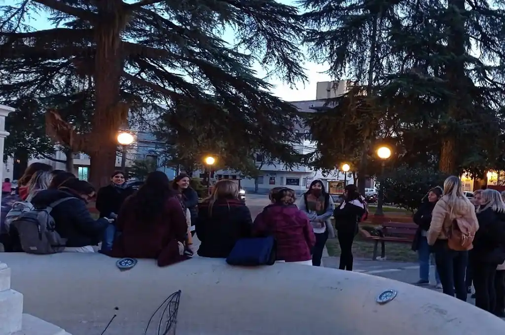 Docentes autoconvocados de Gualeguaychú reclamaron por la extensión horaria