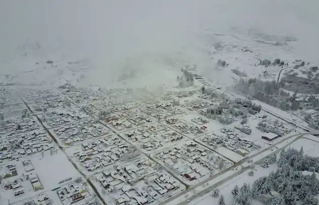 Fuertes nevadas en la Patagonia aislaron a decenas de localidades