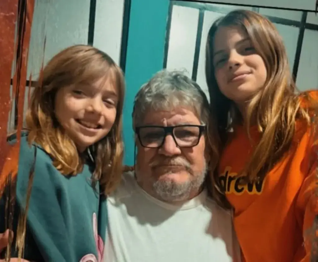 Las hijas de Wanda con su abuelo visitaron a su abuelo en la ciudad de Rosario