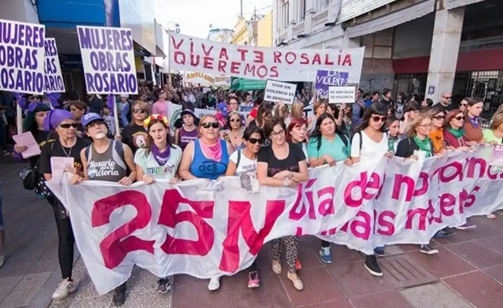25N: caravana y ruidazo contra las violencias machistas en Rosario