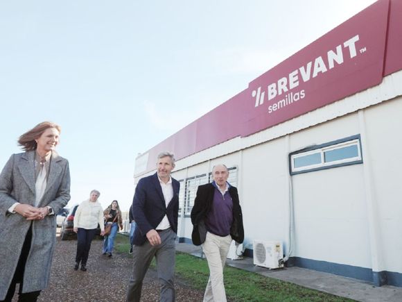 Frigerio visitó una planta pionera de reciclado de envases fitosanitarios