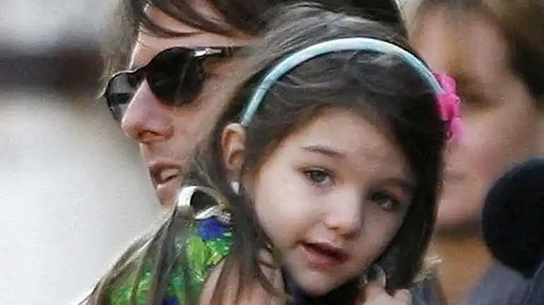 Tom Cruise cree que su hija Suri está "poseída"