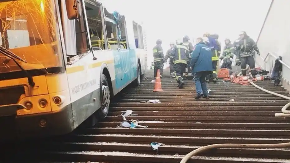 Moscú: un colectivo atropelló y mató al menos a 5 personas