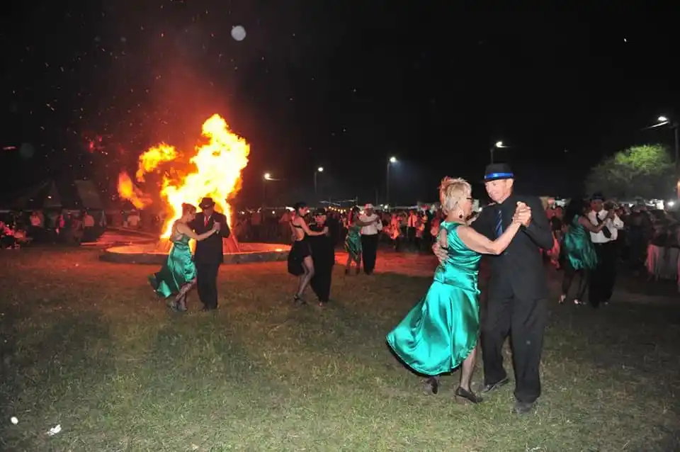 Con mucho clima de peña, concluyó la Fiesta de las Costumbres Argentinas