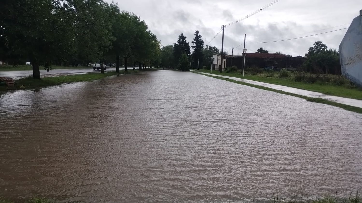 El temporal provocó inundaciones en distintos sectores de la ciudad y alrededores