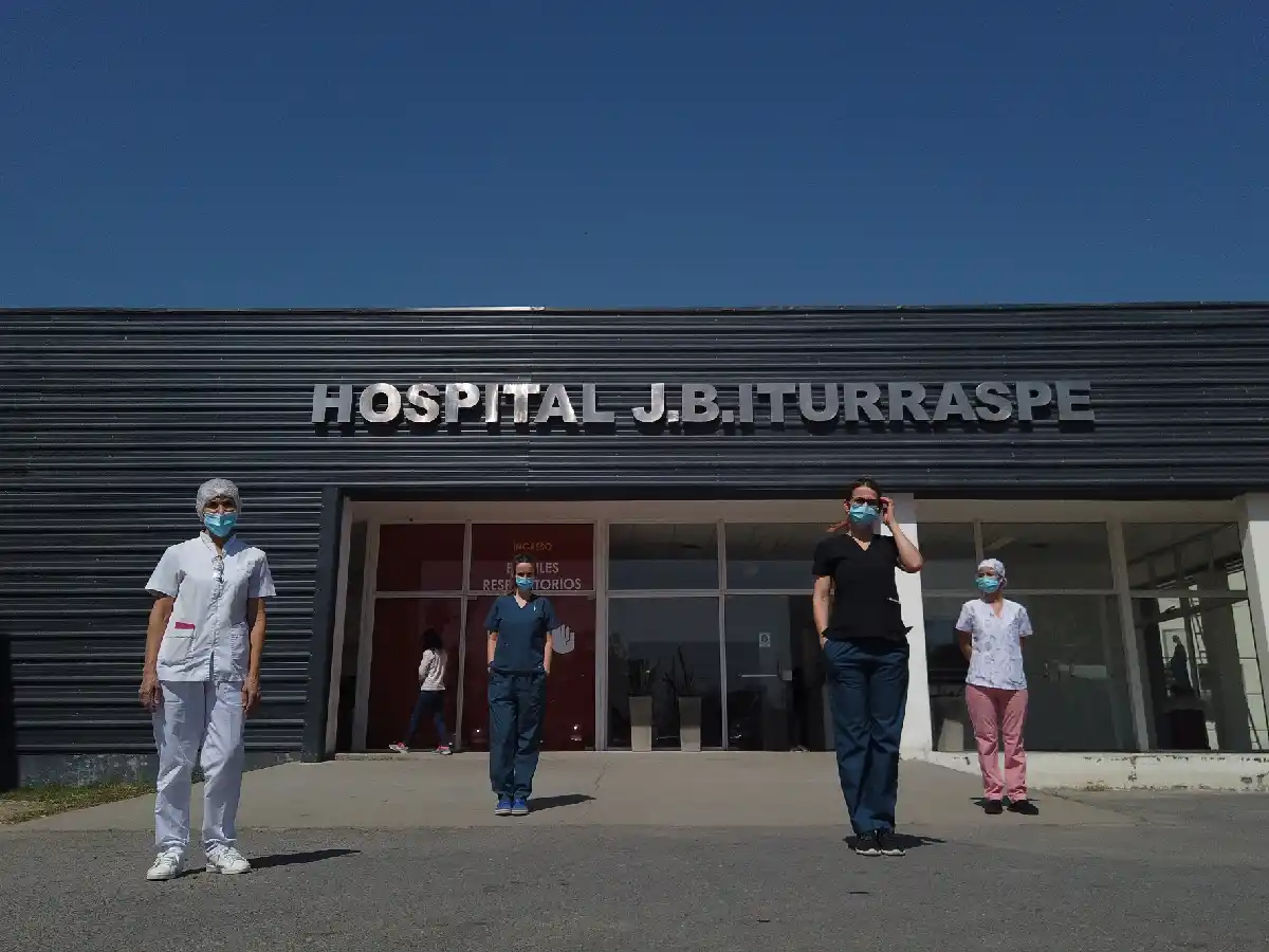 Personal de salud, en primera fila, muestran sus marcas   