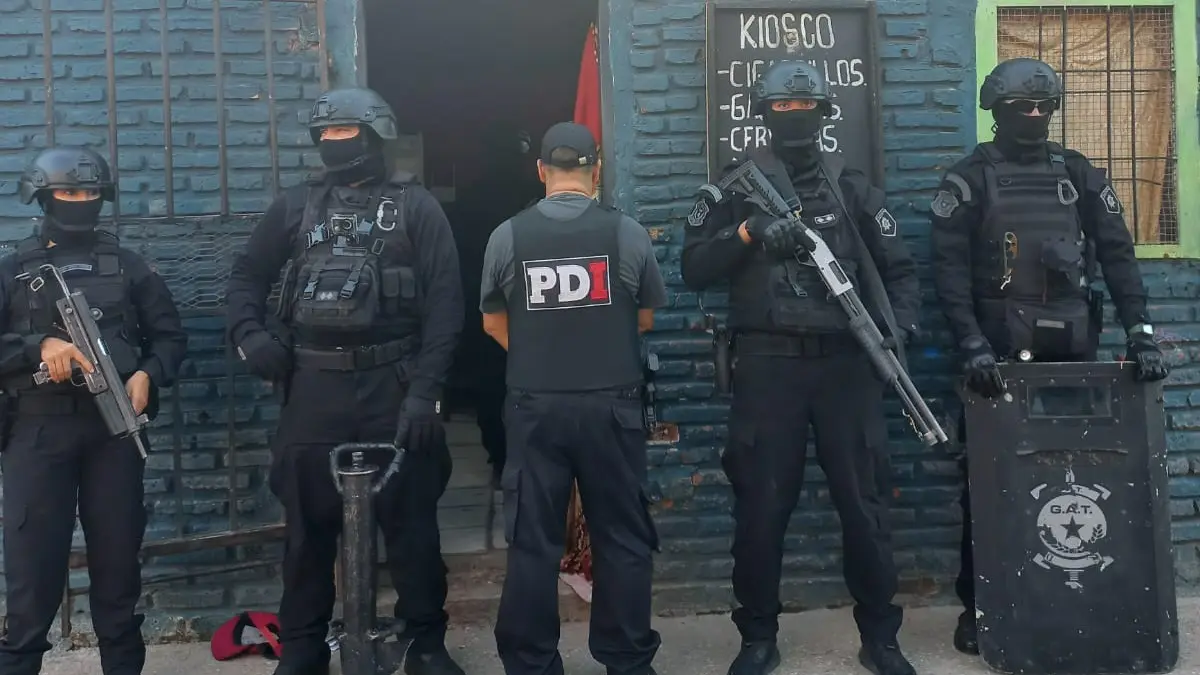 La PDI detuvo a una mujer por microtráfico y secuestró droga, armas y dinero