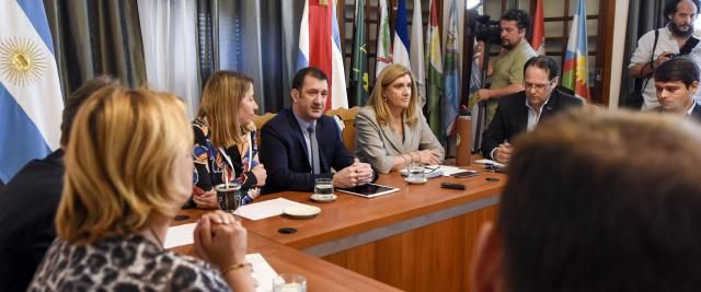 La provincia acordó con los movimientos sociales estrategias para fortalecer la economía popular