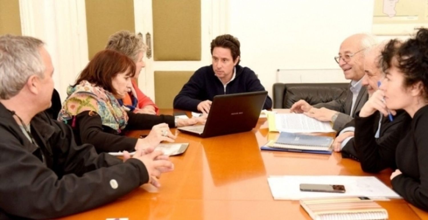 Tres Lomas: El Intendente pidió por el avance de obras educativas a Sánchez Zinny