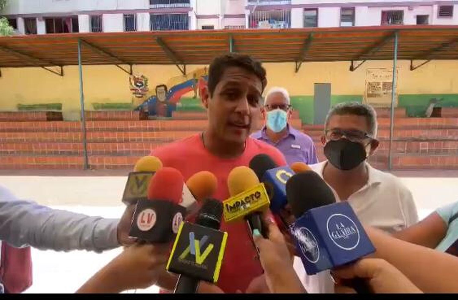 ¡NO TODO FUE FLUIDO! Simulacro a empujones en La Guaira