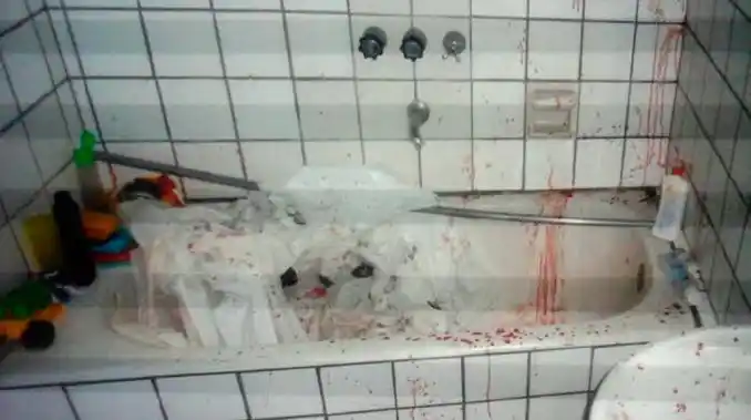 Atacó con un cuchillo de carnicero al hombre que estaba con su ex