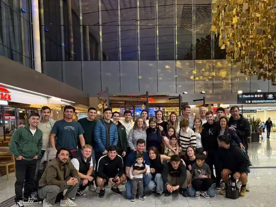 Con emoción y despedida familiar, Vicente Taborda ya vuela hacia su futuro en Europa