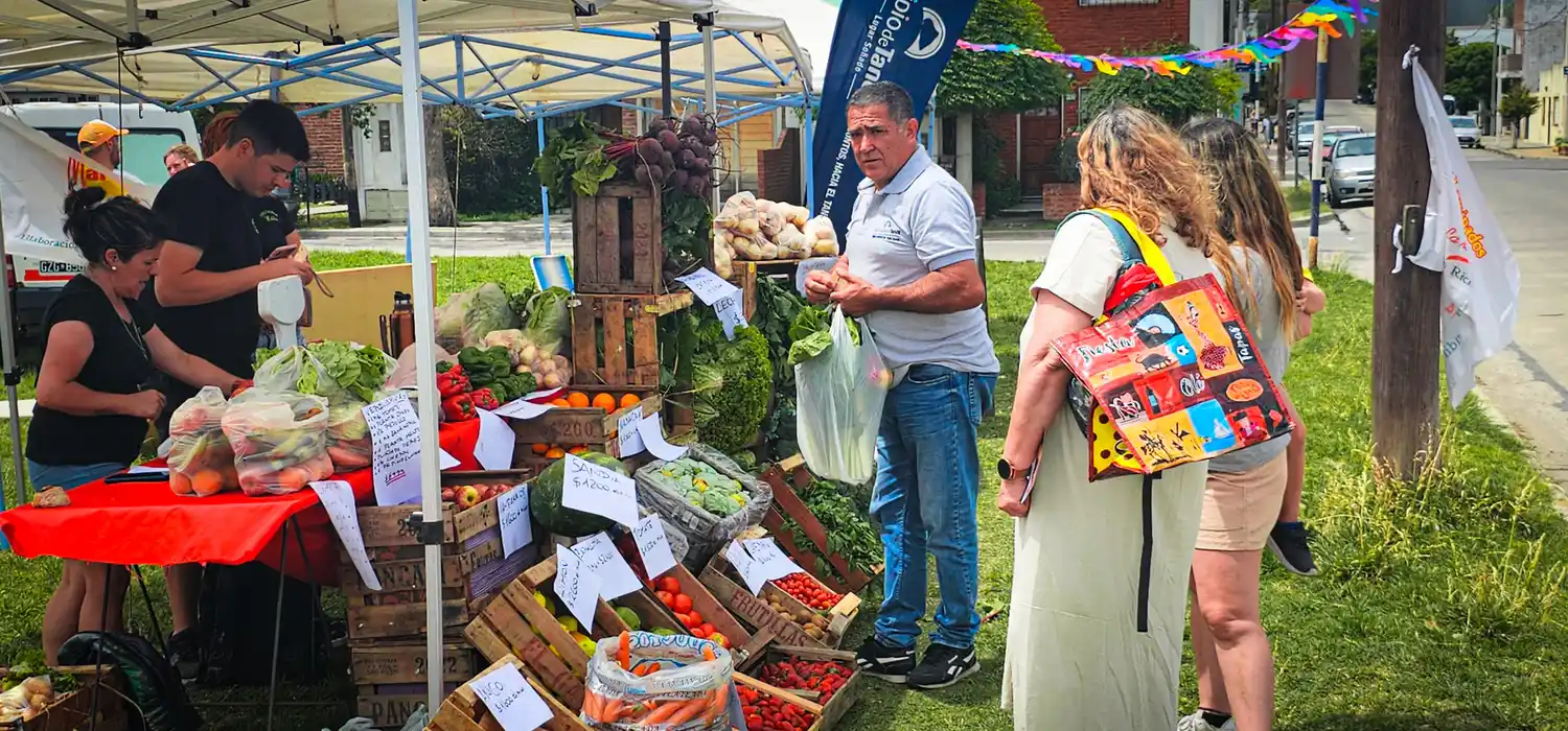 El Mercado Alimenticio Barrial suma una edición especial este martes en Plaza Ardiles