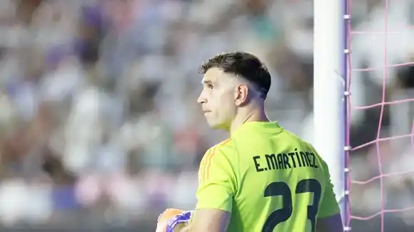 “Dibu” Martínez no será convocado a la última gira de la Selección Argentina