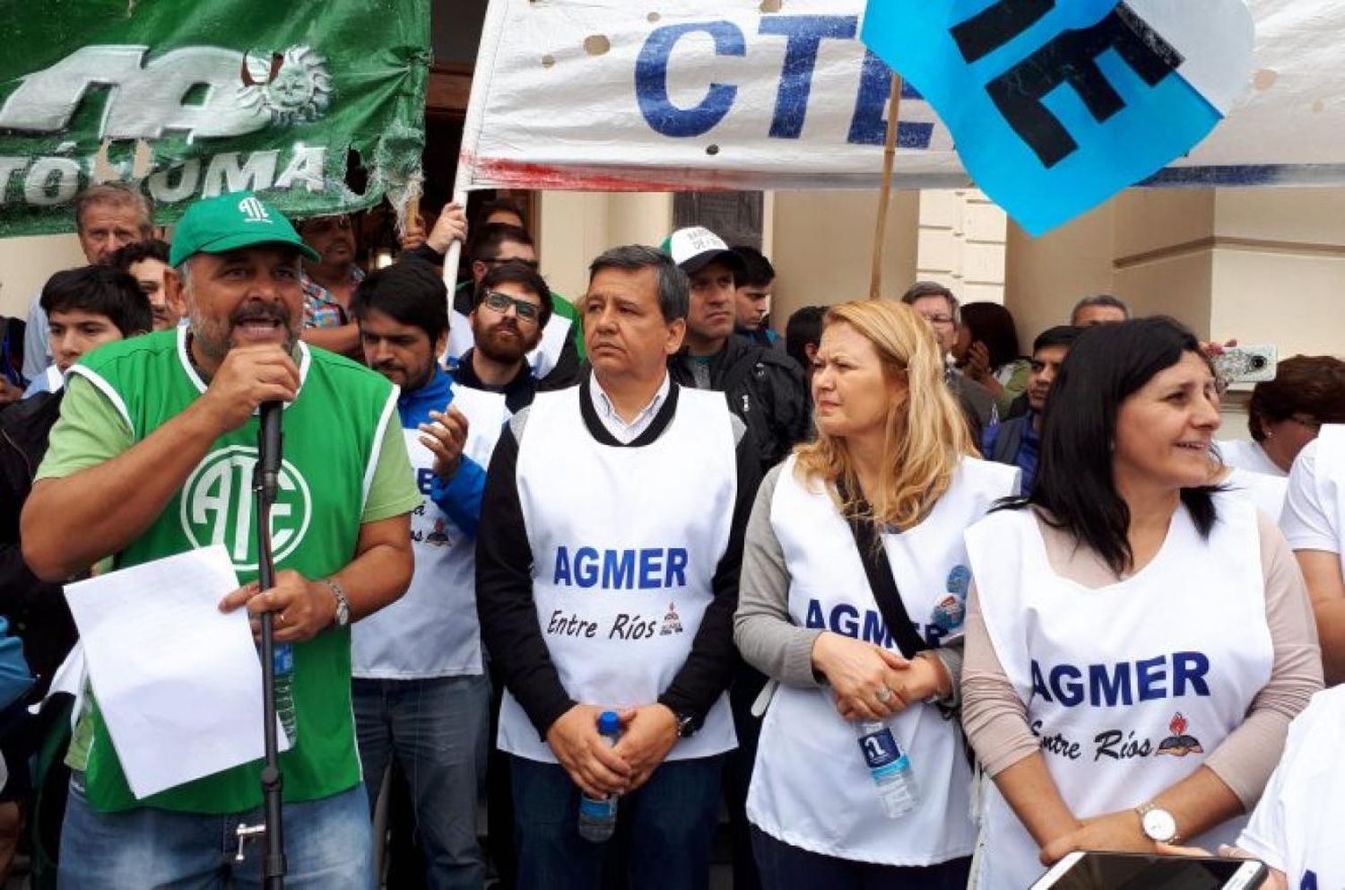 Comienza una nueva semana con desconexión virtual docente y marcha de estatales